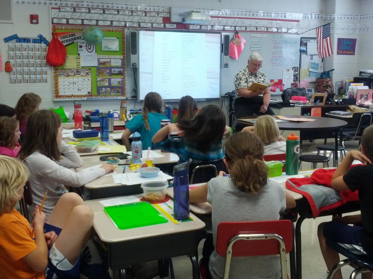 LynchClassWHS's tweet photo. Our first "mystery reader" this year! #WeAre44 https://t.co/zUhsdoC8Bv