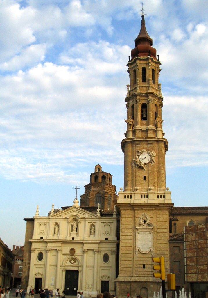 ElTerifco's tweet photo. ¡Vimos La Seo del Salvador en Zaragoza! #religioso https://t.co/gpUCLKqOIx