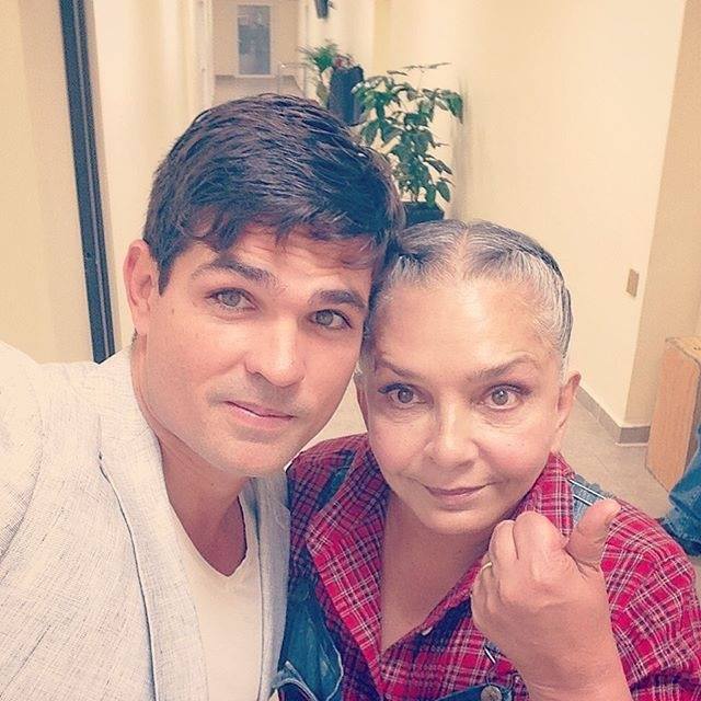 fw_chile's tweet photo. @ferdinando_worl @FerdinandoVal @MissAnaMartin @AzarethPG 
Actorazos que admiro desde siempre abrazotes
katy Chile https://t.co/SVAcXyf3uu