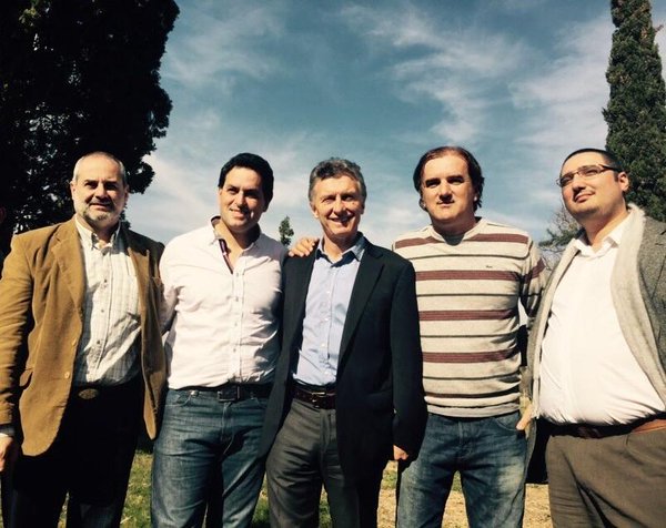 RPossePRO's tweet photo. NOS VISITA @mauriciomacri 

Este MIERCOLES 4 de Noviembre Mauricio estará visitando nuestra provincia.
Los esperamos https://t.co/9c3W7iJEip