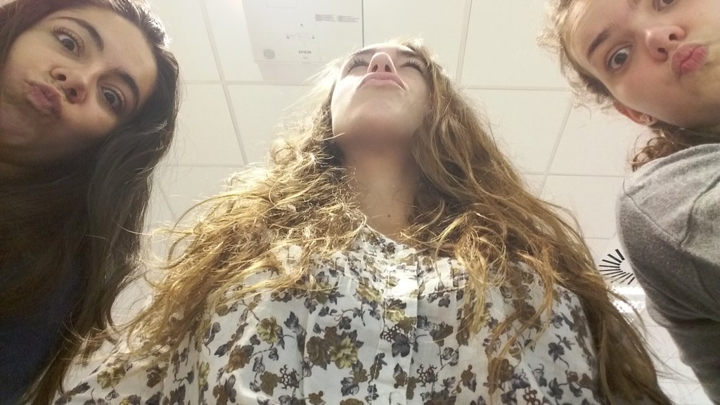 MarSavallVi's tweet photo. Cuando tu atención es máxima en classe👌 @lu_arval #Tati https://t.co/AG1SQMzmWU