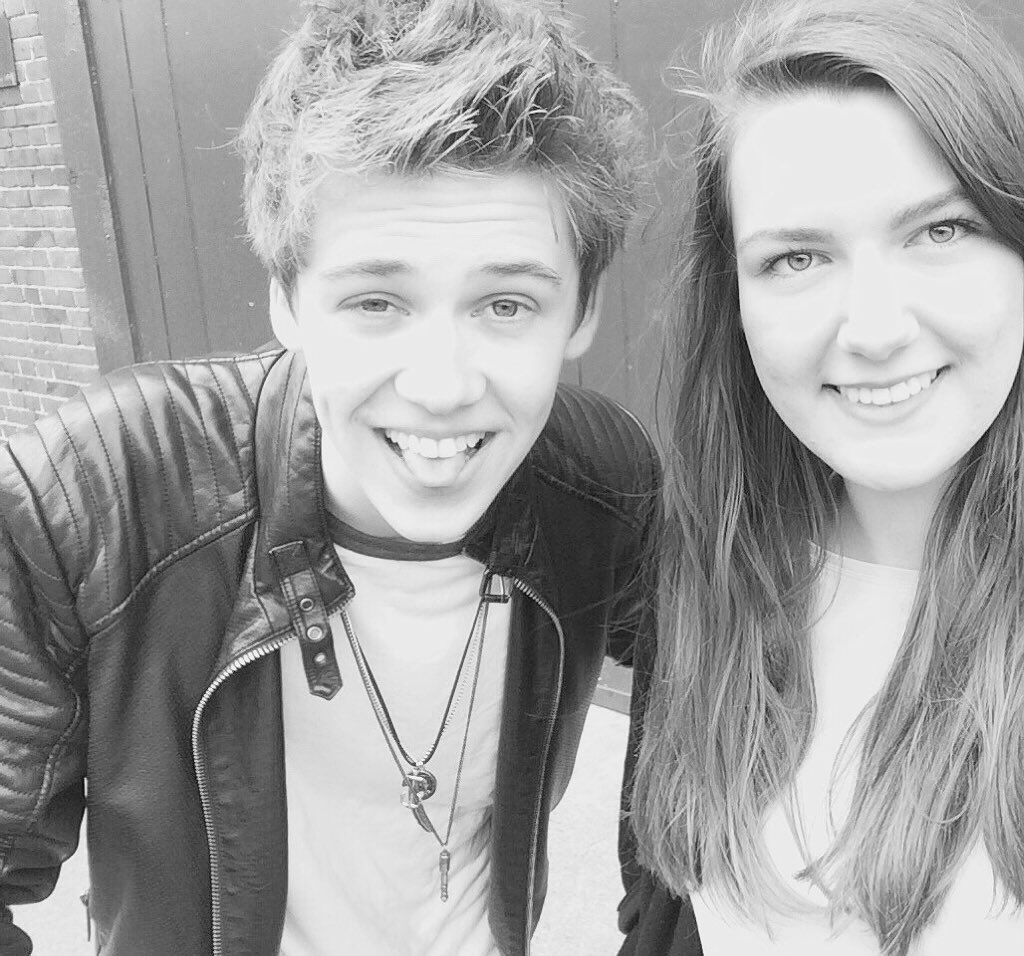 __Lydii's tweet photo. @jannikbrunke Berlin is waiting for you again ☝🏽️❣ #videodays2015 https://t.co/voKKcPMPAf