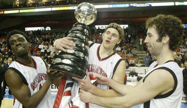 CIS_Nation's tweet photo. It is not Thursday but this picture is pure gold!
#JafethMaseruka #RobSmart #CharlieCattran #Ravens #CIS 2003Champs https://t.co/oS4T4iw9tQ