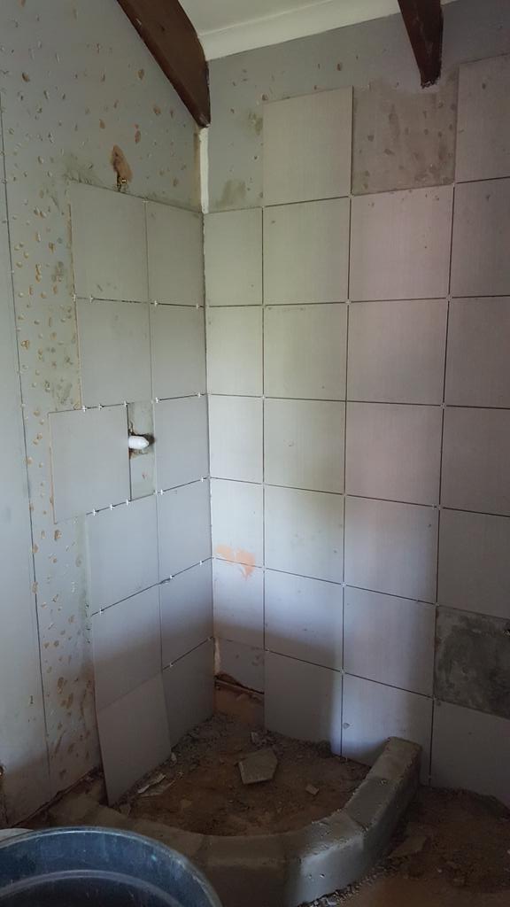 mrcprojects's tweet image. Install a new shower in a bedroom, still in progress.