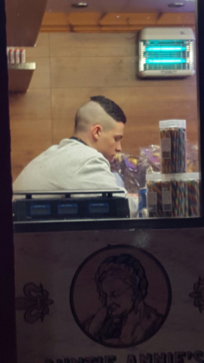 BerserkerFM's tweet photo. Forget about the ket wig ... Some serious haircuts going down in Blackpool these days! https://t.co/syAZVYb8tQ