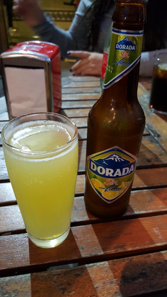 _Cajlito_'s tweet photo. Una @cervezadorada #sinconlimon 🍋y para casa que mañana es "lunes" 😁 https://t.co/Trc93JxIsd