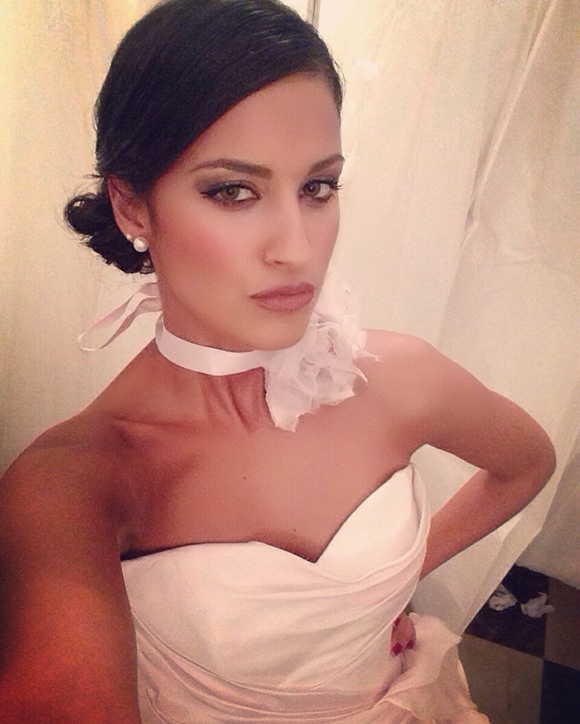 EIncardona's tweet photo. Io che ieri sera simulavo il mio matrimonio #fashionweek https://t.co/2yrUOGtimF
