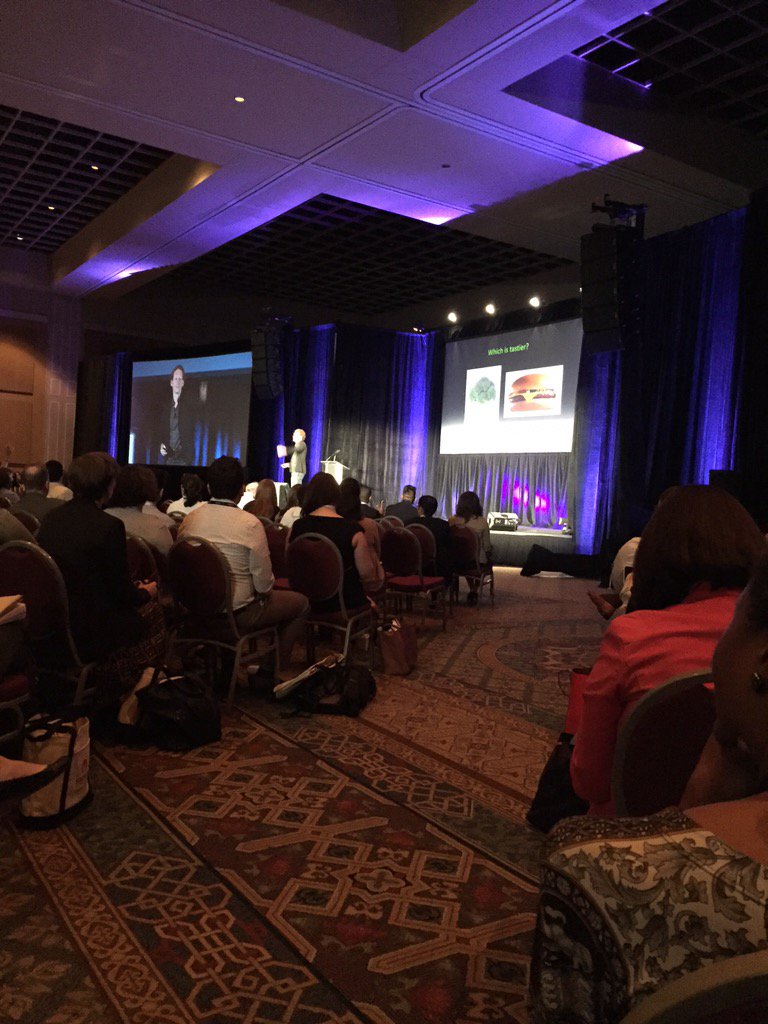 kristin_helps's tweet photo. @j1berger #TMRE15 drawing analogies bn making ideas tastier by comparing #broccoli to #cheeseburgers #mrx #globalmr https://t.co/r9kc1cQ6y7