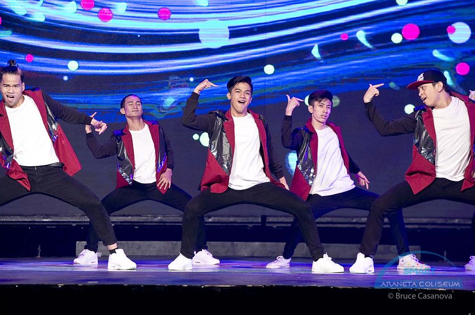 elyuayjiay's tweet photo. Chinito gaming #SmartJumpInDanceOff3 https://t.co/8Q4Eq3J8b4