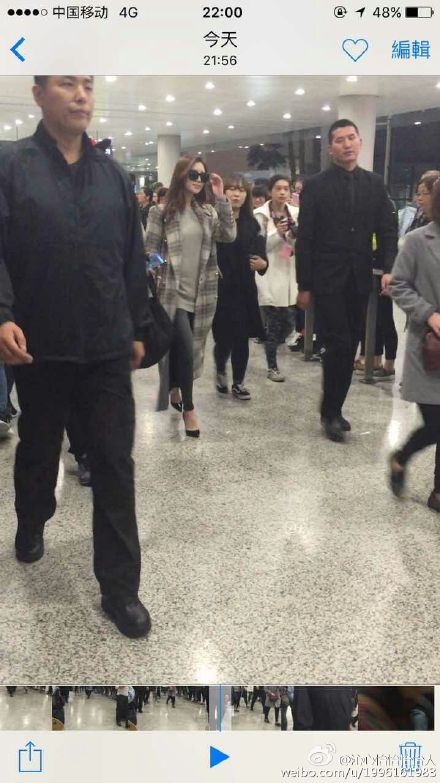 [PIC][02-11-2015]SeoHyun khởi hành đi Thượng Hải - Trung Quốc để cameo cho bộ phim "I married an anti-fan" vào tối nay CS0DW75UwAARK9e