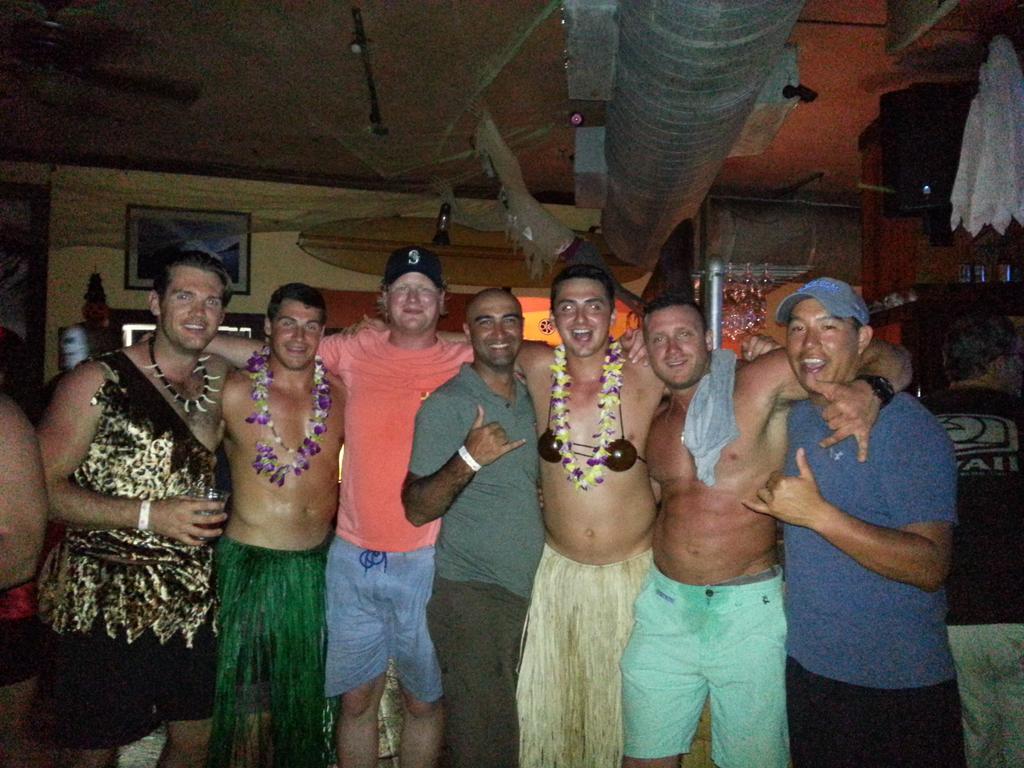 Bunch of beauties on and off the field <a href="/wes_berg/">Wesley Berg</a> <a href="/Staats83/">Randy Staats</a> <a href="/thegreatcorbian/">Corbyn Tao</a> <a href="/HawaiiLax/">Hawaii Lacrosse</a> #BeerHunters #HiLax