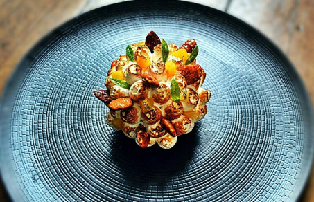 FoudePatisserie's tweet photo. Bravo Julien Musy, qui remporte le #ConcoursPolonaise avec sa superbe version saké, ananas confit, yuzu, gingembre https://t.co/tuhgbKoBth