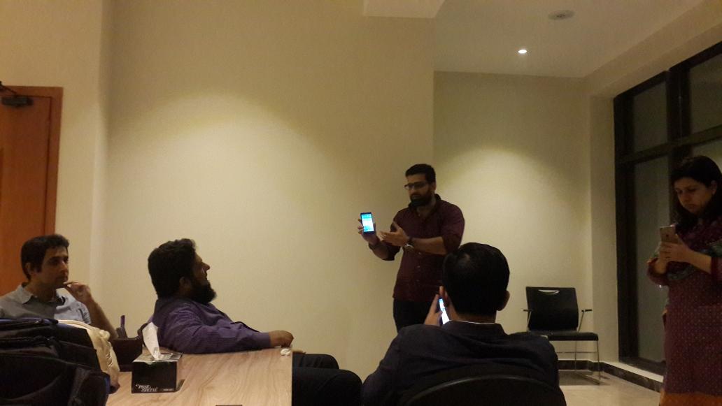 dispatchnewsdes's tweet photo. Junaid explaining about the idea of #Slidepak https://t.co/f6j8MFT5Kg