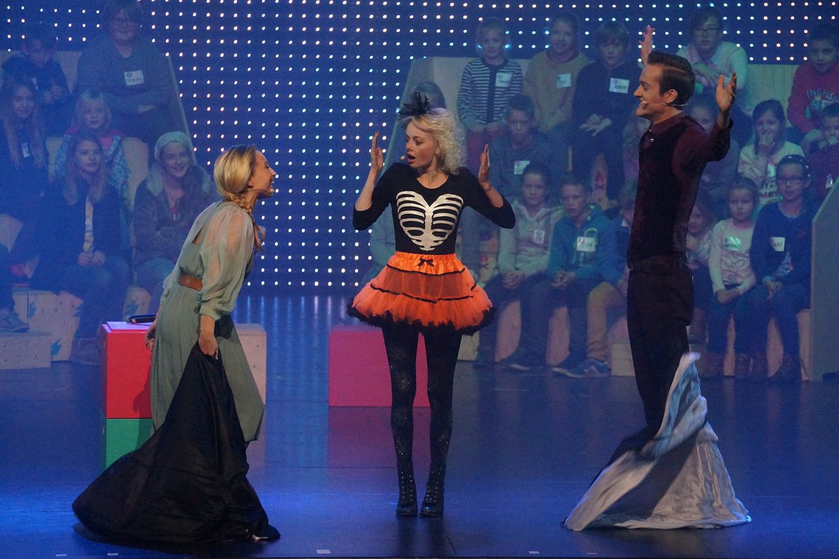 Plopsa's tweet photo. Griezel mee met Vladimir, Keelin en @leysencharlotte tijdens de @Ketnet Halloween Nocturnes in #Plopsaland De Panne. https://t.co/te99wwDRYS