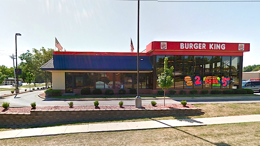 Eater's tweet photo. The dangers of working for Burger King include chicken nuggets lobbed at your face https://t.co/rUufpA5ebP https://t.co/EhZkrLGFs1