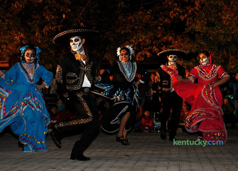 MattGoinsPhotos's tweet photo. Traditional dance at Dia del los Muertos at Living Arts & Science Center #lasclex @heraldleader https://t.co/Chp0PQ2I2l