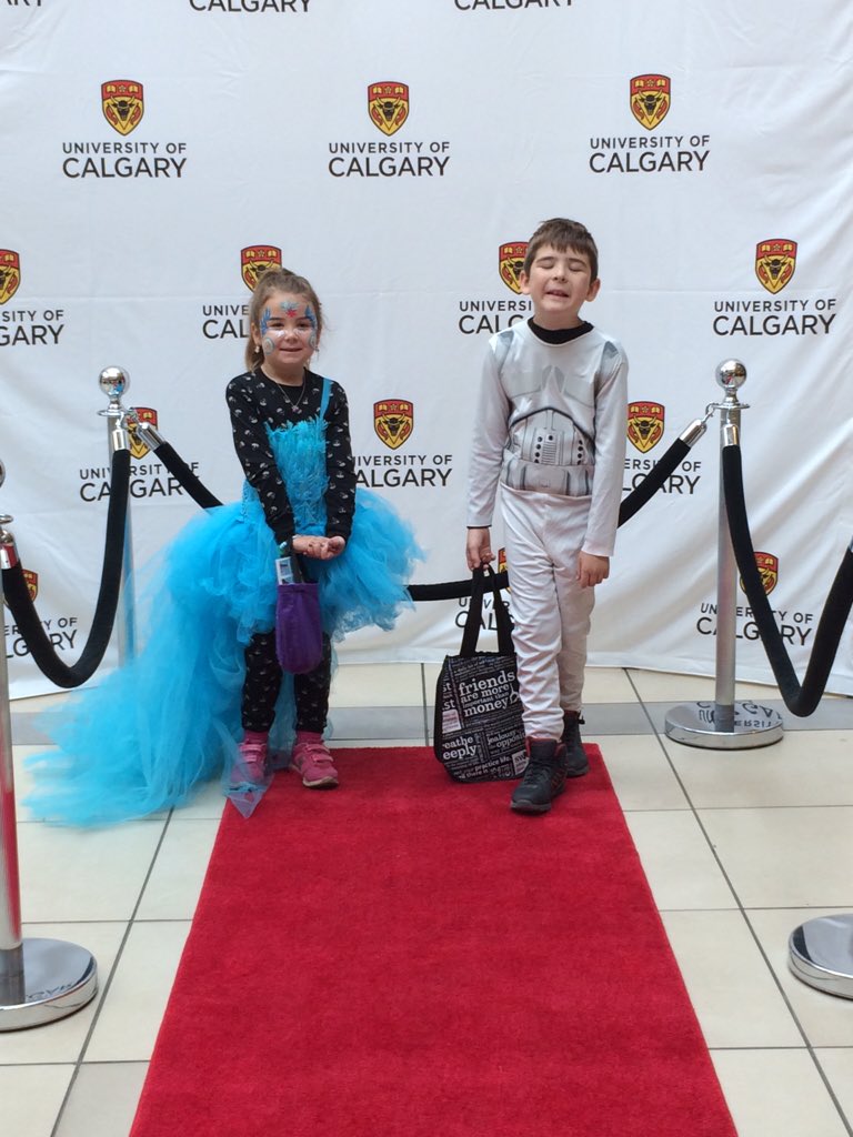 Schmitz8Melissa's tweet photo. #mmspookyscience #ucalgaryspookyscience https://t.co/kzwaNbsVK4