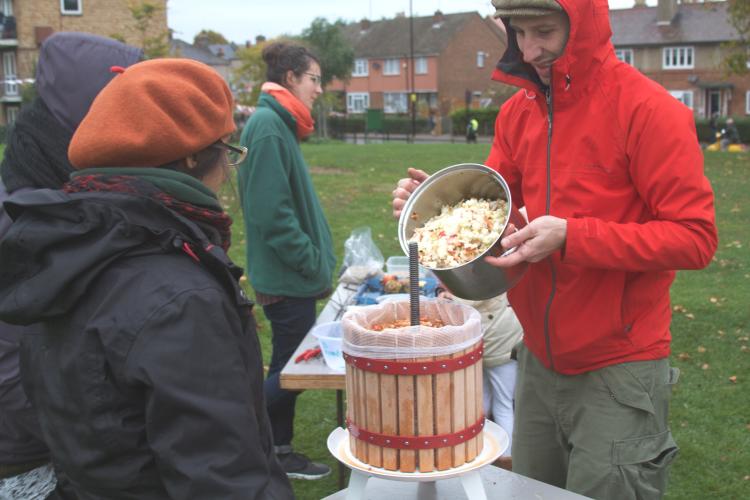 HelloSanctuary's tweet photo. #Mabley Green enjoy an apple fair to celebrate edible park https://t.co/kMazb0vwix @mableygreener https://t.co/Un1j2JVKW8