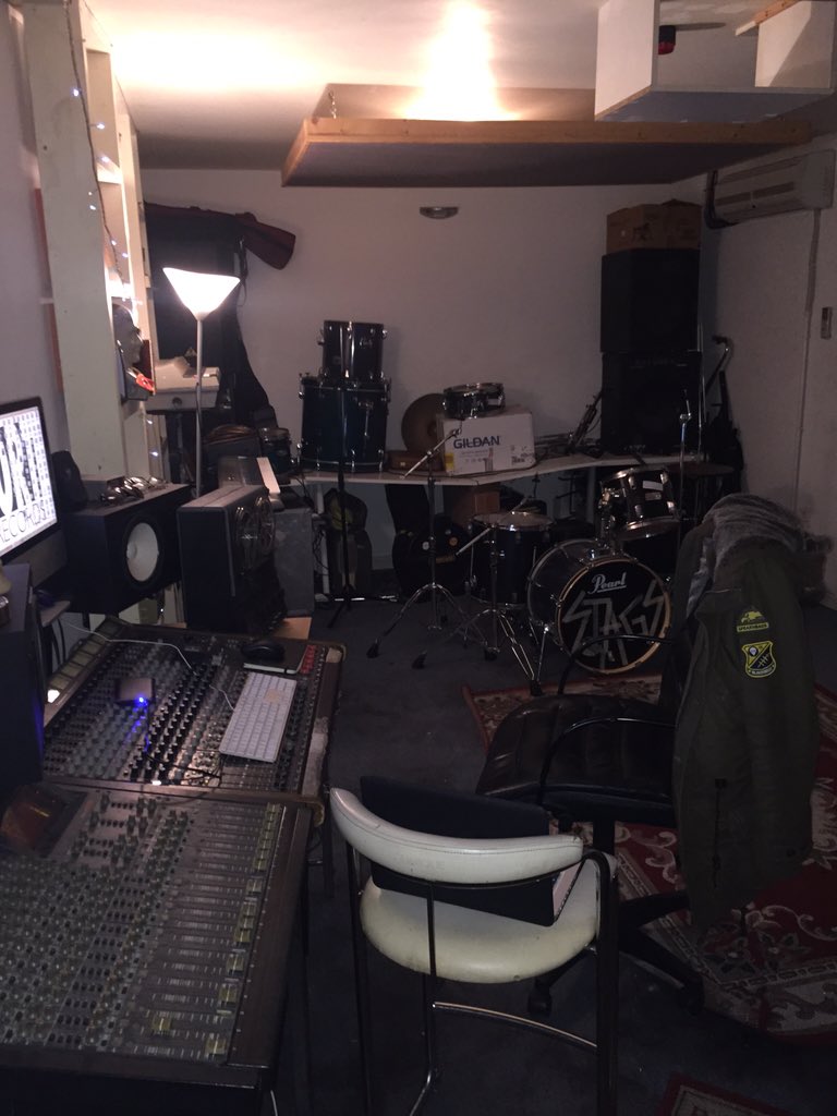 NiltonCaboco's tweet photo. #studio #time https://t.co/rEeXdjhBdf