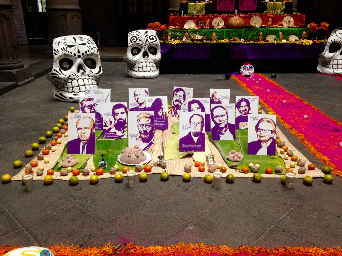 ManceraMiguelMX's tweet photo. En @GobiernoDF celebramos con orgullo nuestras tradiciones, aquí unas imágenes de nuestra ofrenda #DíaDeMuertos #mm https://t.co/qize7q2dTo
