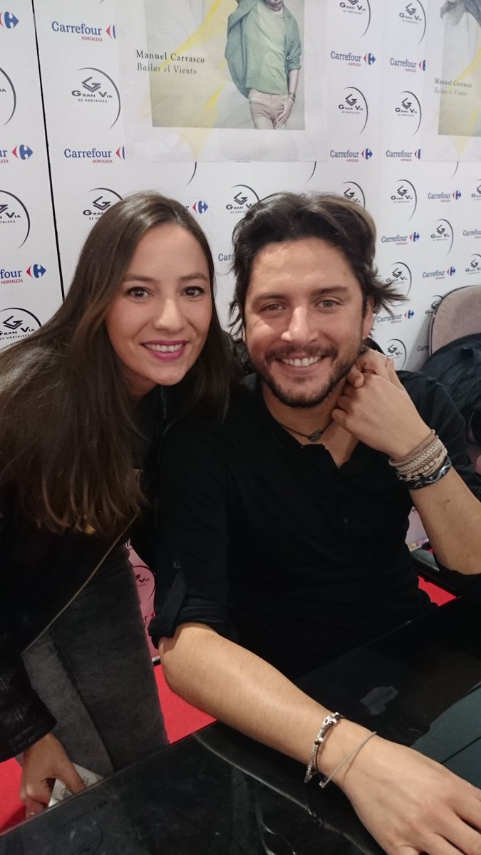 MGALSA's tweet photo. Feliz, años disfrutando de tu música y tus conciertos, solo m faltaban ese par de besos! @manuelcarrasco_  gracias😘 https://t.co/US2wfHzijx
