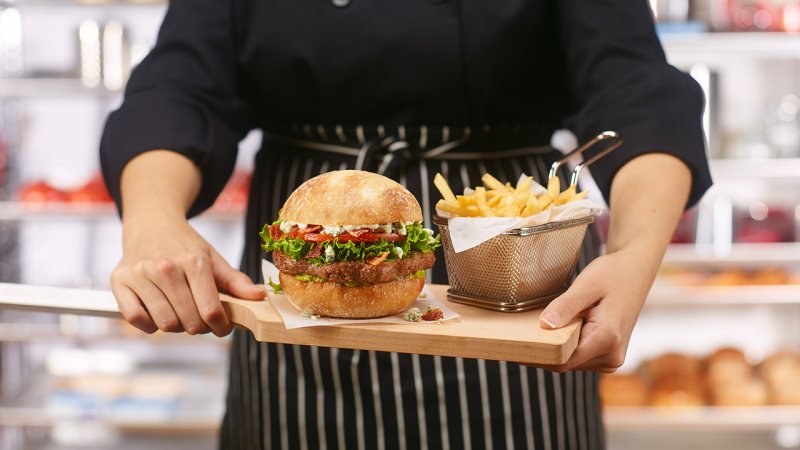 EngagementLabsF's tweet photo. McDonald’s: de l’écran tactile au service à la table https://t.co/BiQ0zy3ccX via @geeksandcom #IoT #cmx #socialmedia https://t.co/IECI1v3reT