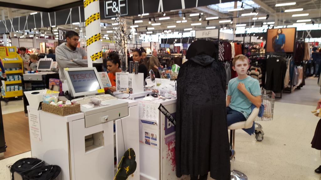 CornsJacqui's tweet photo. The kids love Halloween at tesco dudley🎃 #facepainting #halloween @BeautyWrldSkool @gina_pollitt https://t.co/mMF4CgvGTa