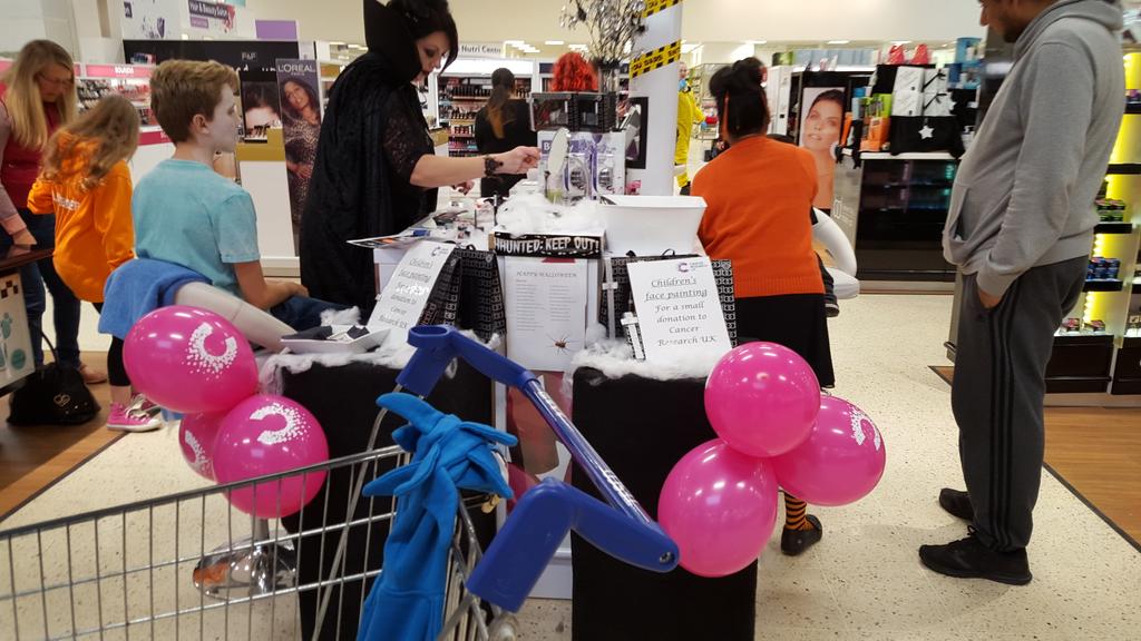 CornsJacqui's tweet photo. The kids love Halloween at tesco dudley🎃 #facepainting #halloween @BeautyWrldSkool @gina_pollitt https://t.co/mMF4CgvGTa