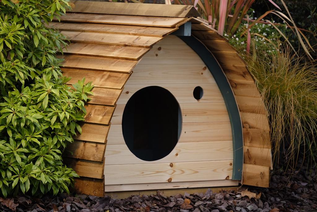 vidco's tweet photo. Finally built a demo doghouse to match the kids playhouse. Now I just need a dog :) https://t.co/k6tX0jsXPz