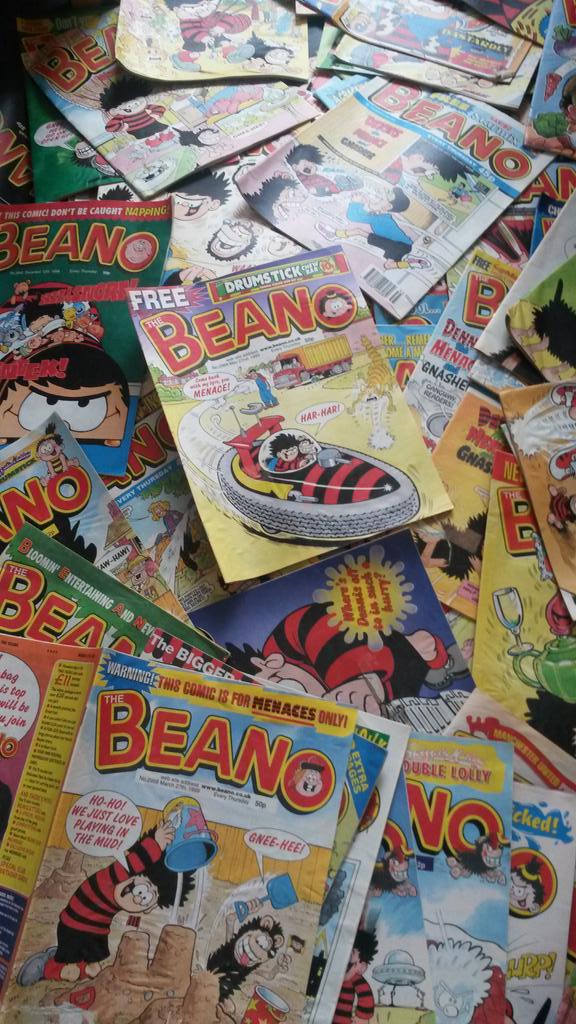Scienceofthelab's tweet photo. thinking of ways to reuse my old (and vast) Beano collection. Will be Beano-fying every gift from now until 2020 https://t.co/SlcrcKFqFS