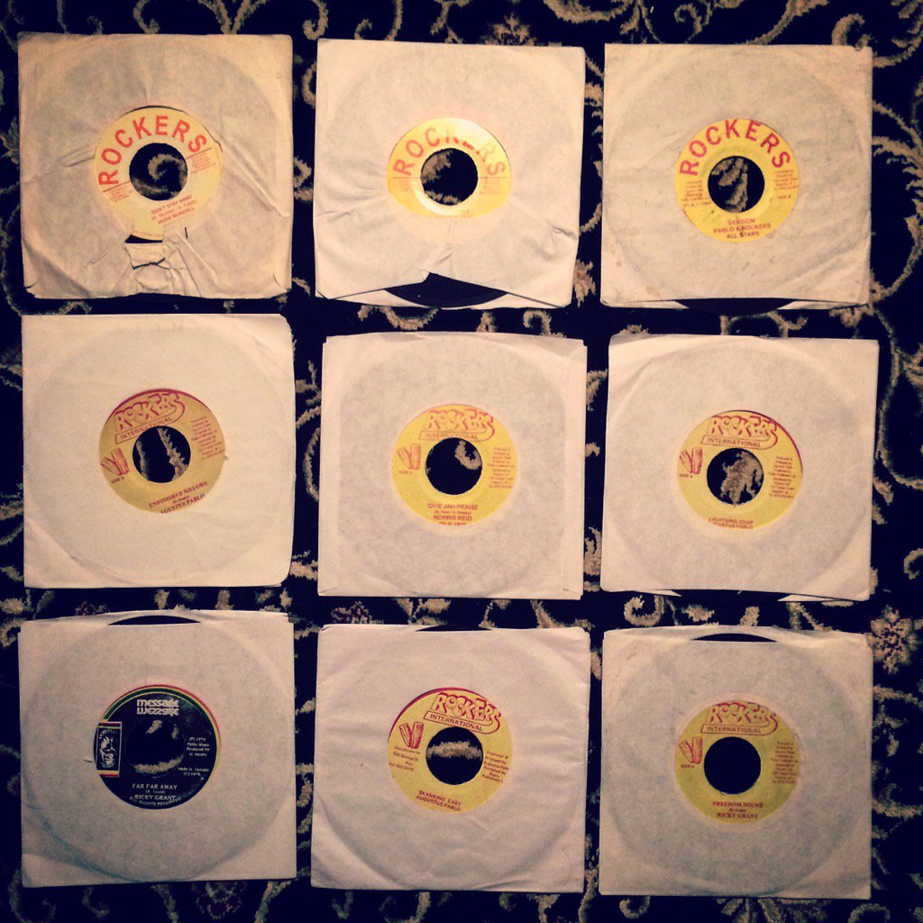 OtsoTiainen's tweet photo. Rockersista dilkatut levyt soimaan ja skidit Jamaika fiilistelyt vielä. Tänään suuntana Senegal! #SoundTracker https://t.co/bDh8sX0tZr