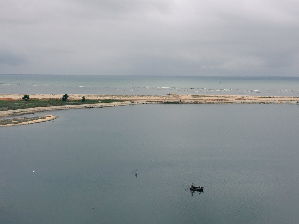 2sopas's tweet photo. #greyday 🌚 #luandacity #BaiaDeLuanda #ViewsFromBaia https://t.co/9glYTcXHED