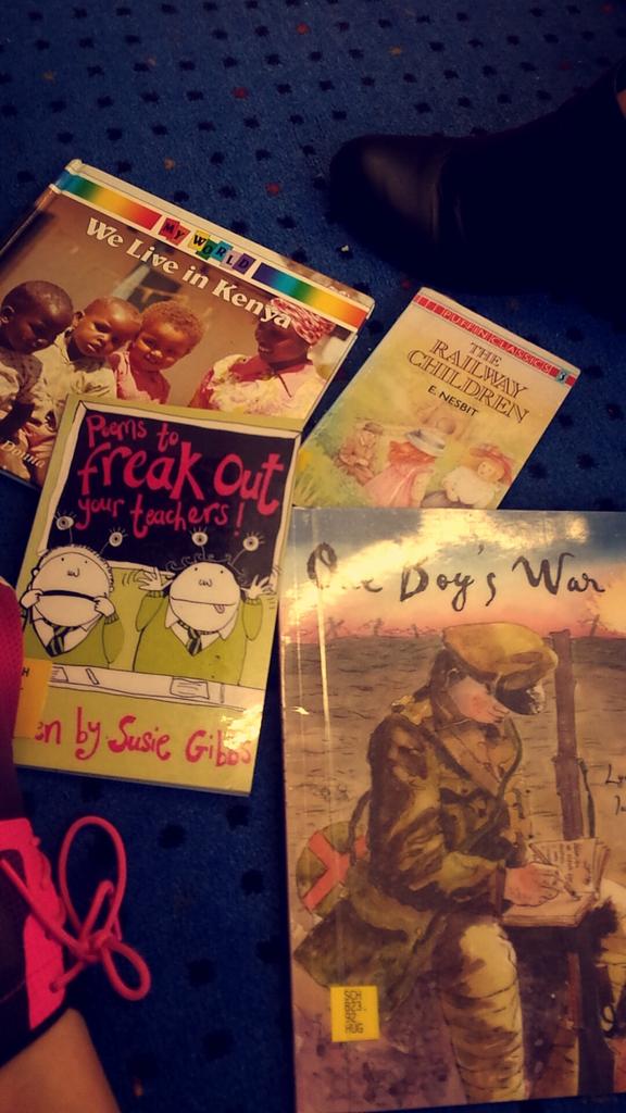 melissa_ysj's tweet photo. exploring texts from different genres in this week's literature circle #ysjprimed #ysjenglish https://t.co/WKIo1UZDpj