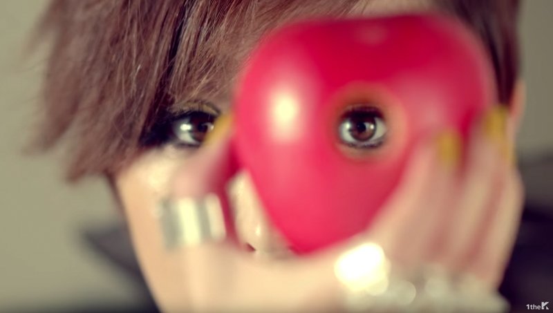 allkpop's tweet photo. Brown Eyed Girls continue retro sound with MV teaser for 'Warm Hole'
https://t.co/iK06GgszOq https://t.co/Bd9DiSFPOy