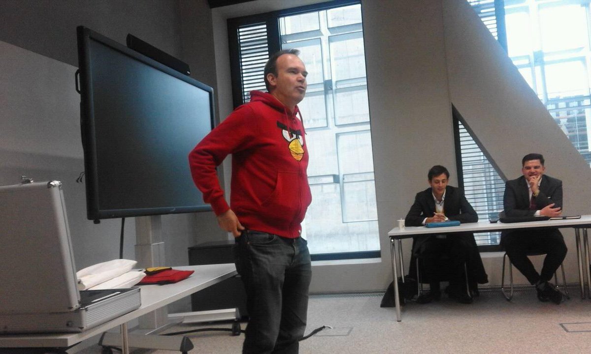InboundMuse's tweet photo. The CMO of Rovio, @pvesterbacka, sharing some insights on entrepreneurship and the power of digital brands. #ASEFYLS https://t.co/gwzaDpFogA
