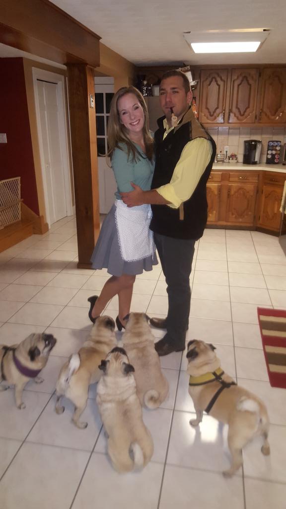 CookNBeans's tweet photo. Anita, Roger and 101 pugs ♡ #latehalloweenpost https://t.co/OrbXFZHIzK