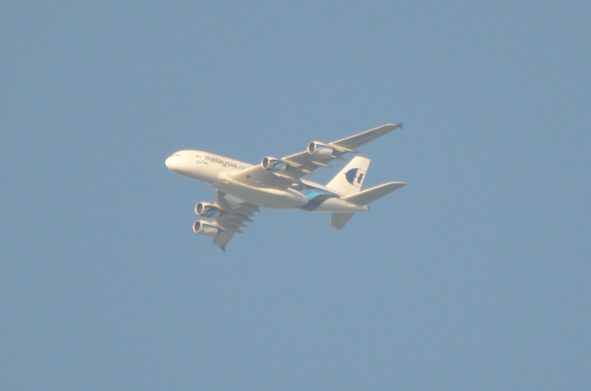 Churchillcroc's tweet photo. A380-841 MH4 #9MMNF Inbound to @HeathrowAirport 1530hrs 02-11-15 over #Brentwood #avgeek #A380 @cmbmh @a380fanclub https://t.co/YIG8yxfl0d