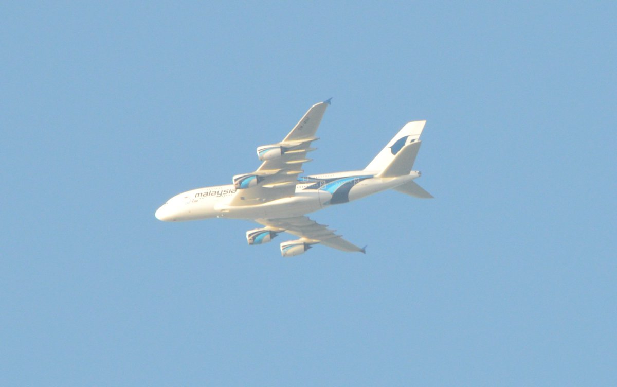 Churchillcroc's tweet photo. A380-841 MH4 #9MMNF Inbound to @HeathrowAirport 1530hrs 02-11-15 over #Brentwood #avgeek #A380 @cmbmh @a380fanclub https://t.co/YIG8yxfl0d