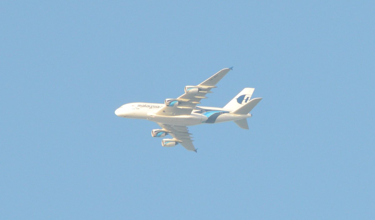 Churchillcroc's tweet photo. A380-841 MH4 #9MMNF Inbound to @HeathrowAirport 1530hrs 02-11-15 over #Brentwood #avgeek #A380 @cmbmh @a380fanclub https://t.co/YIG8yxfl0d