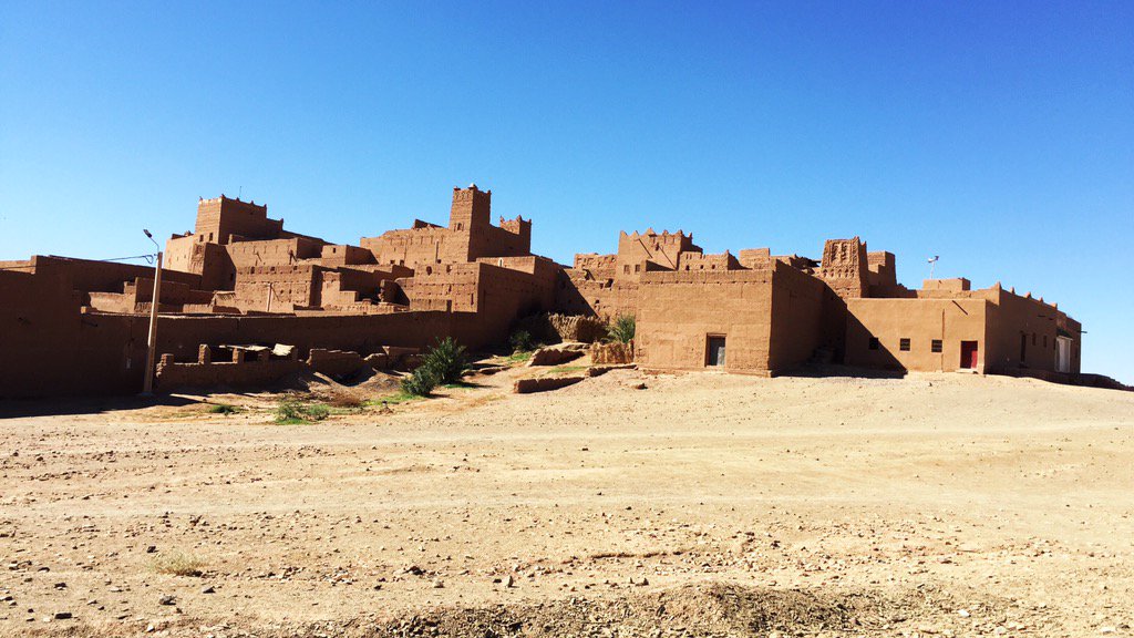 marsaddraa's tweet photo. #Ksar Oulad Al-haj (south), #ternata #Zaragoza #architecture #rammedearth #Morocco #desert https://t.co/G536fFsUd1