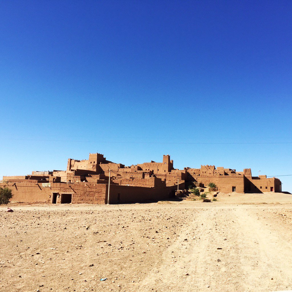 marsaddraa's tweet photo. #Ksar Oulad Al-haj (south), #ternata #Zaragoza #architecture #rammedearth #Morocco #desert https://t.co/G536fFsUd1