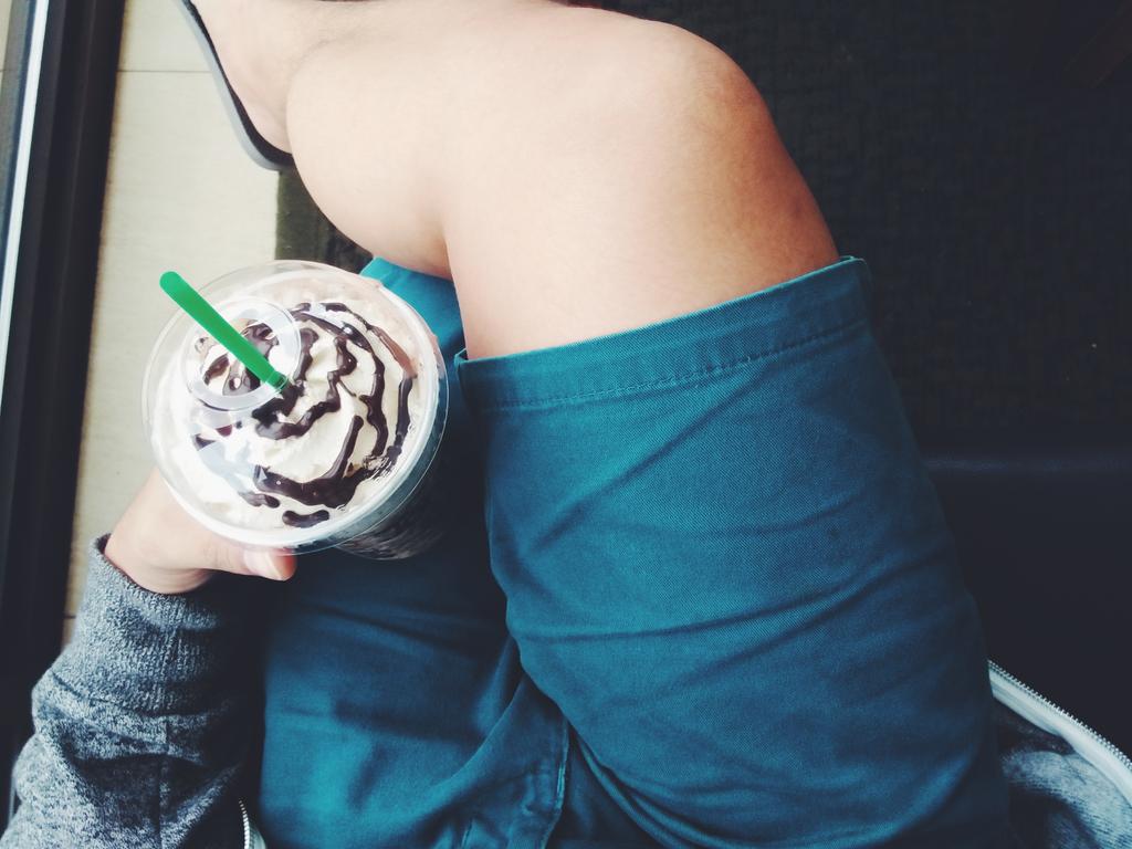 JNSBNDCO's tweet photo. Ang hirap mo ngayon makamit , lalo na sa panahon ngayon #SemBreakProblems - Starbucks Tagaytay Downhill. https://t.co/rpz9Cnz4hn