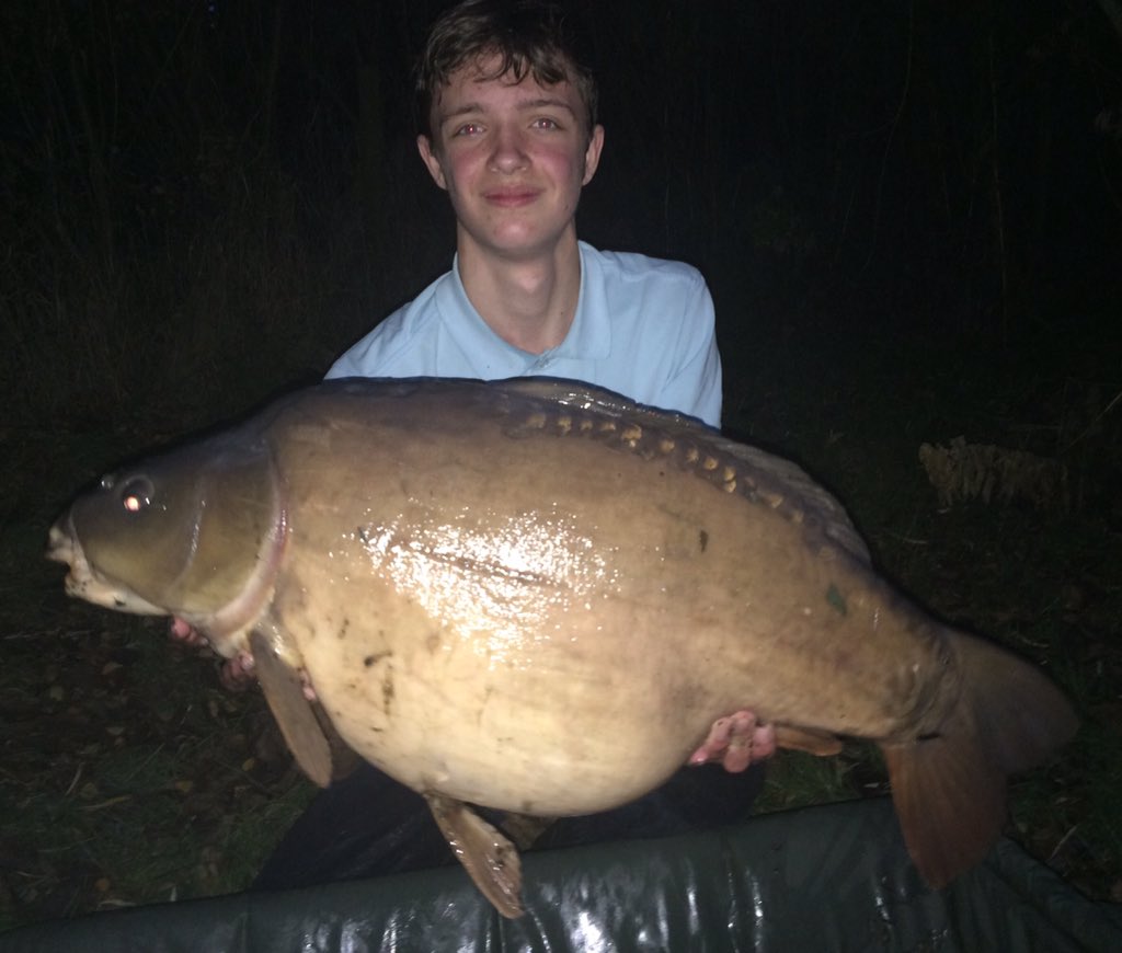 Dom_Baird98's tweet photo. Haven't been out in a while but now I'm back with another new pb 27lb 8oz #ProBaitsUK BB1 boilies https://t.co/ei0kSN3pvK