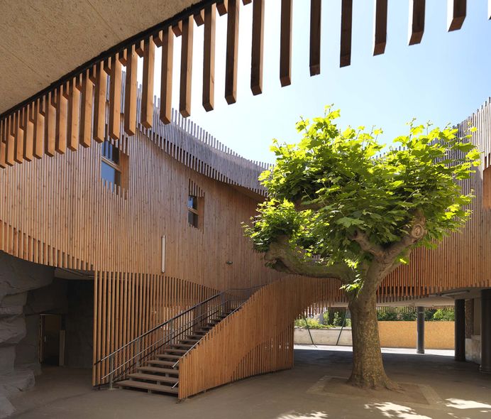 AMC_archi's tweet photo. #Réalisation : #Randja réinvente la cabane dans l'arbre #écolematernelle #Bondy https://t.co/rlJbyr6Hu8 #teamarchi https://t.co/ous1xgS6Ne