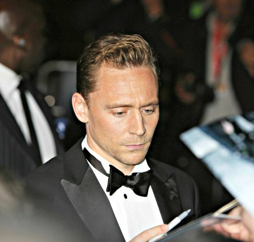 BandGeek4Sure's tweet photo. Tom pic of the day: #UndoneByHiddleston #ManCrushMonday #TuxedoTom #IncrediblyGoodLooking https://t.co/XFXHasS0Dj