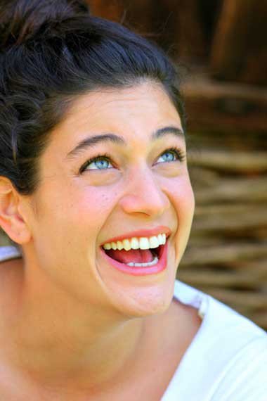 Berrak Tüzünataç fan ailesi olarak, güzel gülüşlümüze, gülüşünden de güzel bir yaş dileriz. :) <a href="/berraktzntc/">berraktüzünataç</a>