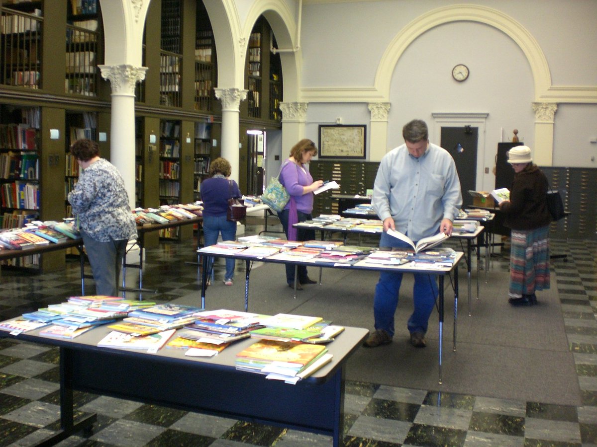 nhsl's tweet photo. Super turnout so far for our annual week-long Children's Book Review for librarians #NewHampshire #read #literacy https://t.co/pjd39vZa3m