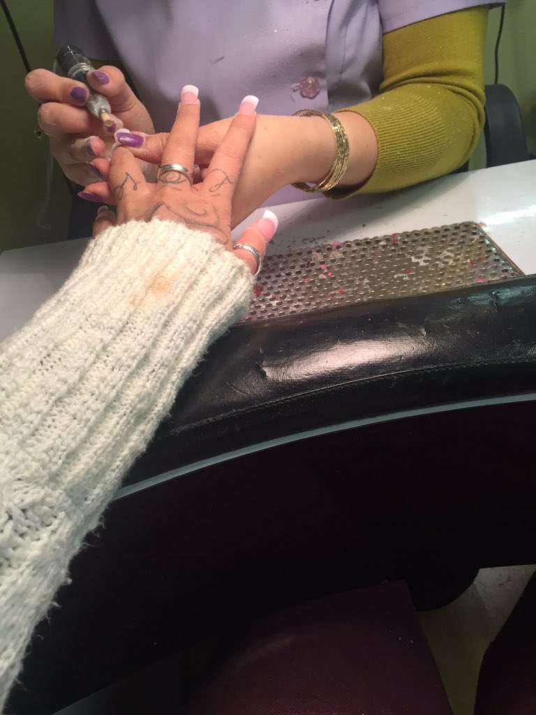 Lookitsjenna's tweet photo. Had my nails cut off😭😭😭😭 https://t.co/jB5G4l9fGL
