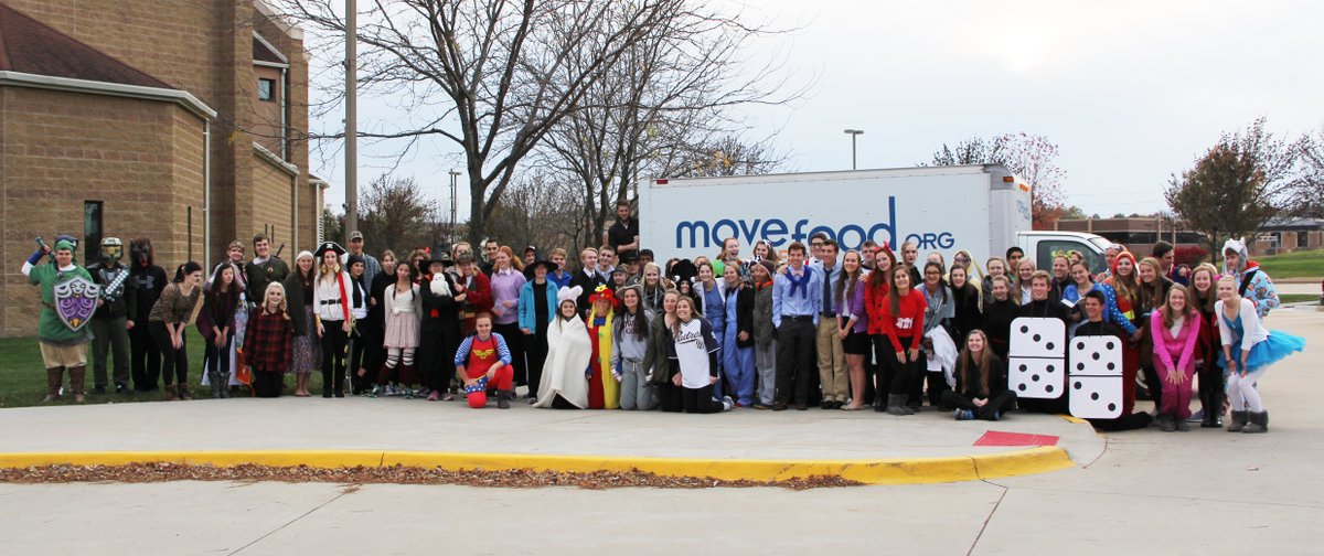 MovetheFoodDSM's tweet photo. St. Francis of Assisi and Dowling students collected over 4,000 food items during their Beggar's Night food drive. https://t.co/8GTDlSznMi