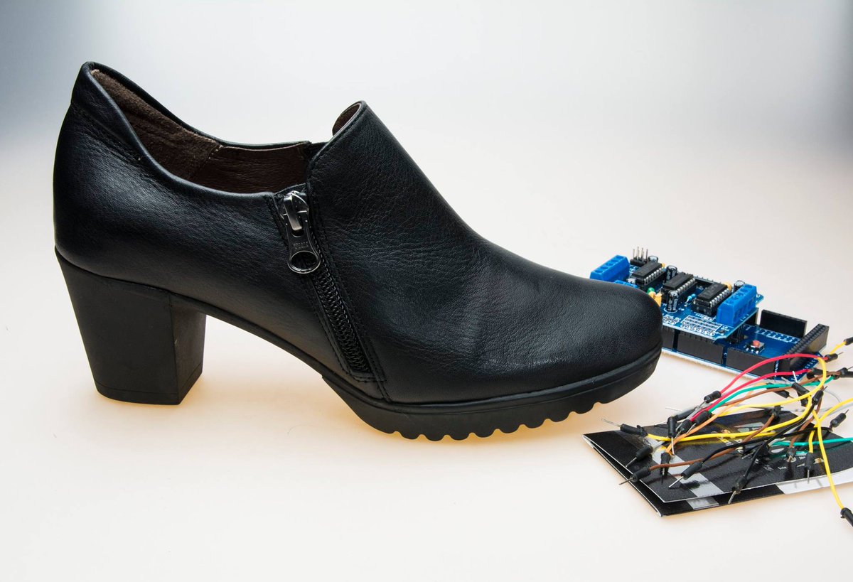 aurasabates's tweet photo. @PaulaUrban Sabates molt còmodes amb la tecnologia #flotupsystem #moda #calzado #shoes #otono #sueca https://t.co/yJBhs3I1eu